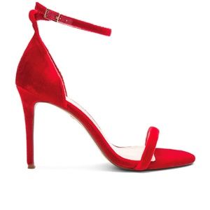 RAYE Blake Heel N.I.B. Ruby Red Velvet Size 9.5